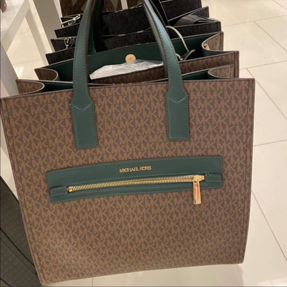 Michael Kors Bundle - Picture 2 of 9